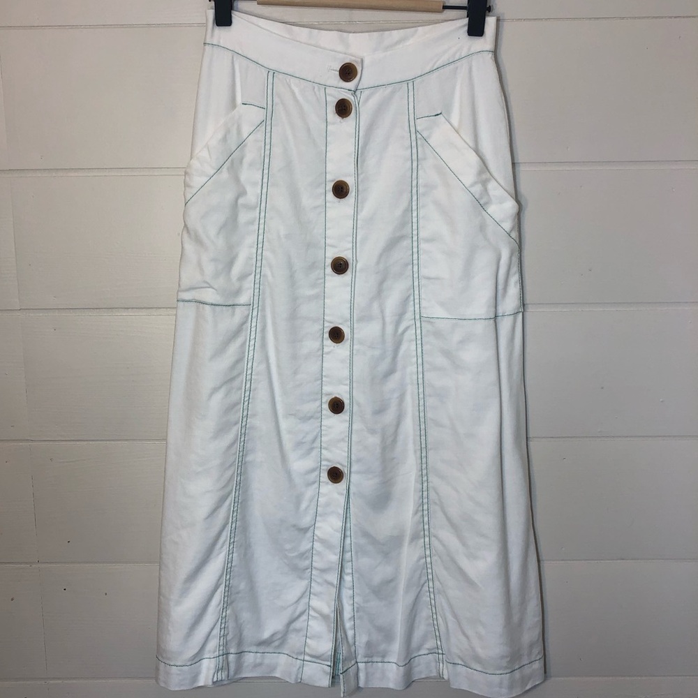 Anthro Akemi + Kin white linen  front button skirt